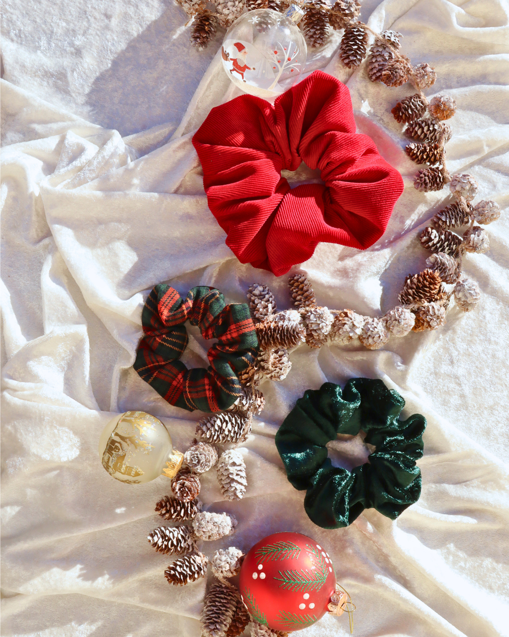 Christmas Heart - 3 Scrunchies